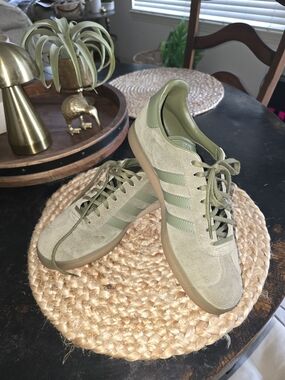 LIKE NEW adidas Originals GAZELLE Cargo OLIVE Green Suede GUM BB5265 10.5